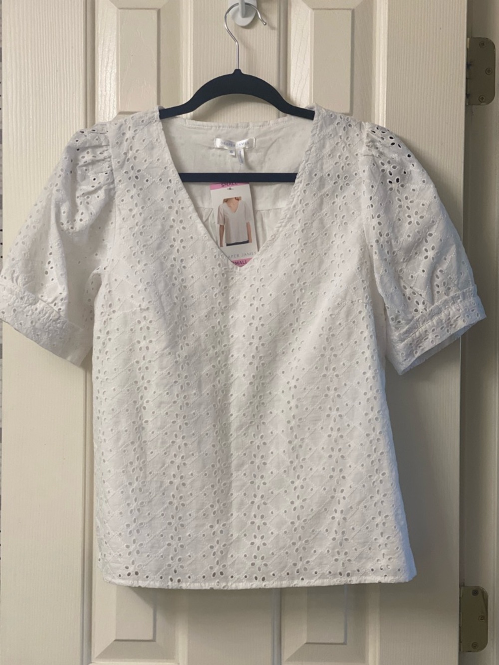 Draper James Women’s White Eyelet V-Neck Puff Sleeve Top Size Small NWT